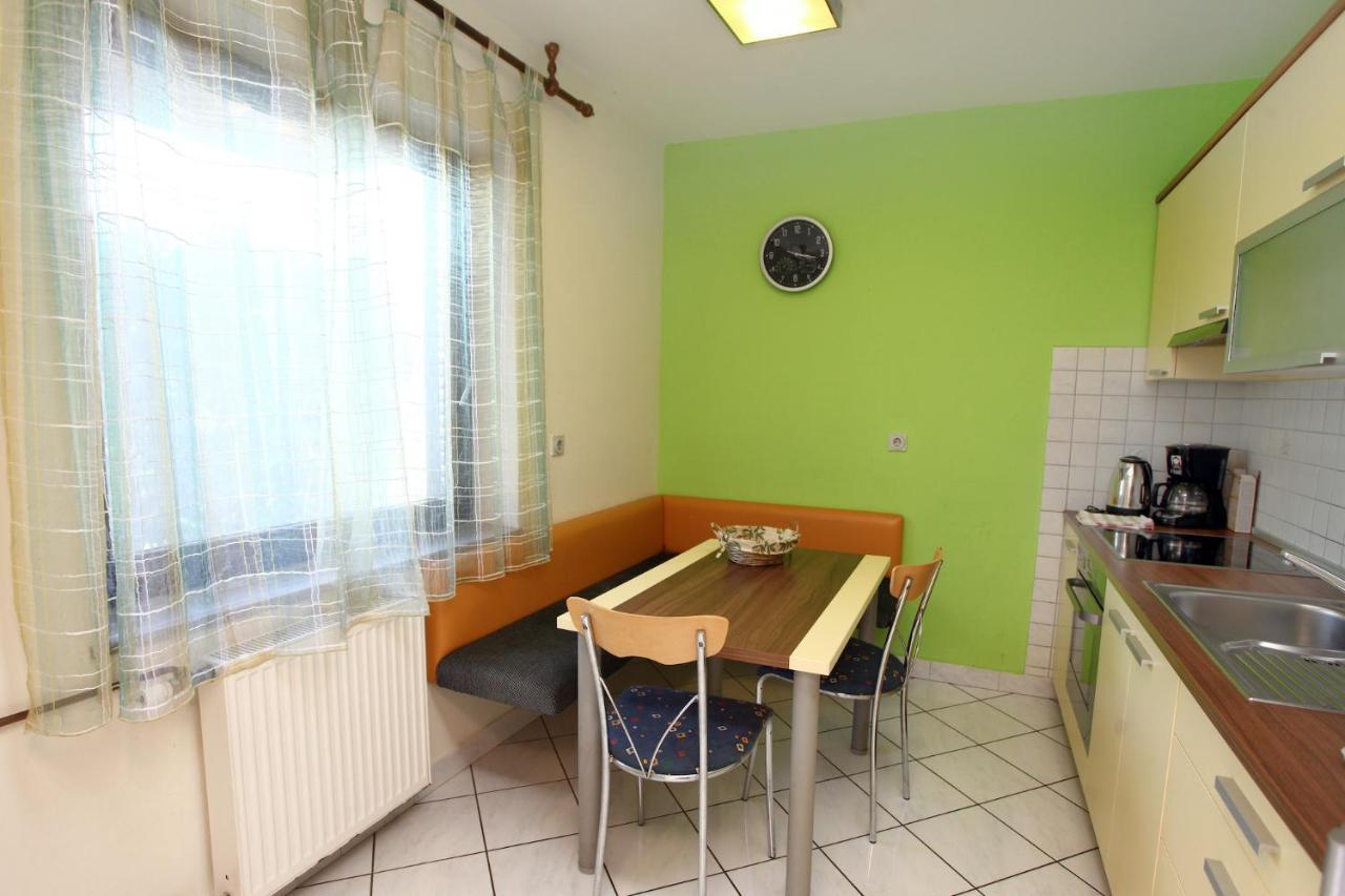 Jozef's - Stylish Retreat In Apartament